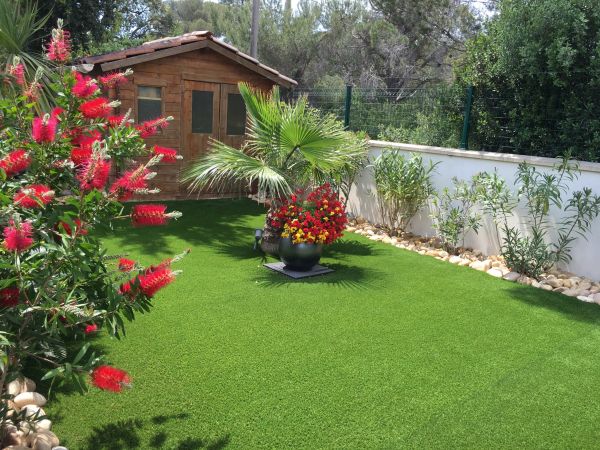Jade Espaces Verts Prix pour la pose d'une pelouse synthétique près d'Aubagne dans les Bouches-du-Rhône