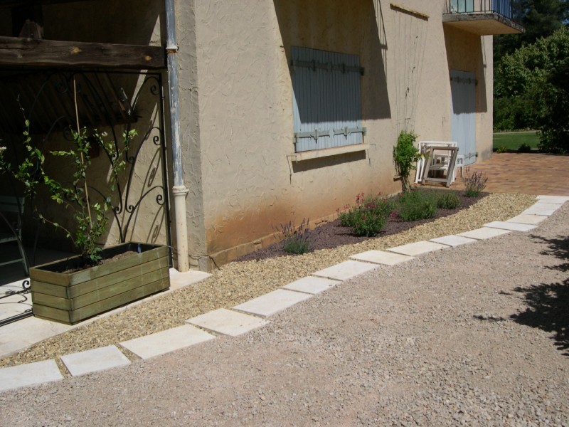 Jade Espaces Verts Travaux de terrassement pour la création d'un jardin public à proximité d'Aix-en-Provence