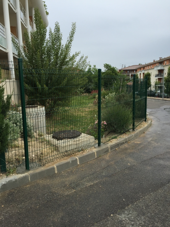 Jade Espaces Verts Création sur mesure d'un chemin d'accès vers un parking public à Saint-Maximin-la-Sainte-Baume