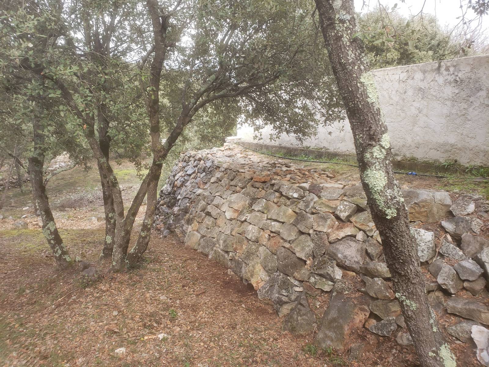 Création d'un muret décoratif en pierres sèches à Saint Maximin