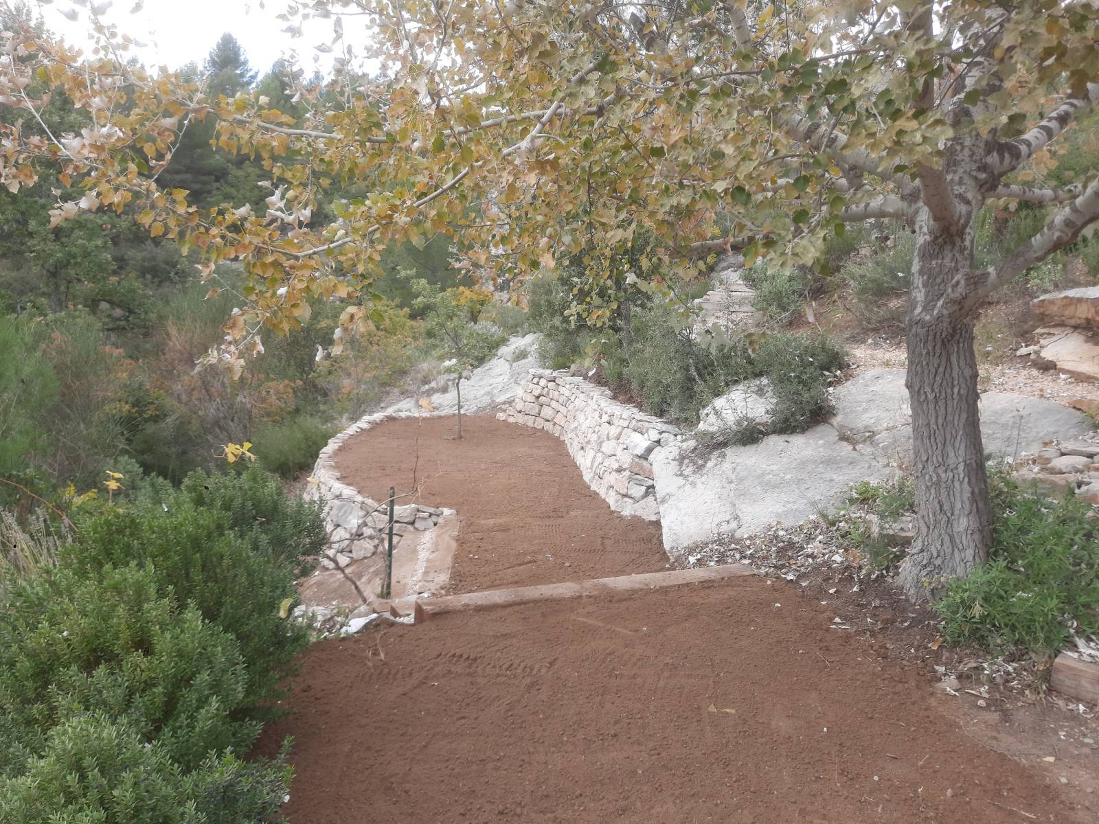 Joli restanque créer par JADE Espaces Verts à St Maximin dans le Var