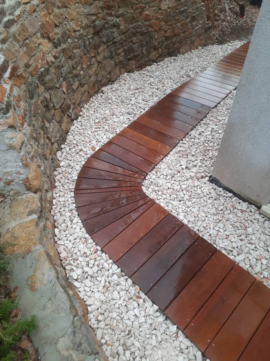 Création d'une passerelle avec un arrondi à St Maximin La Sainte Baume