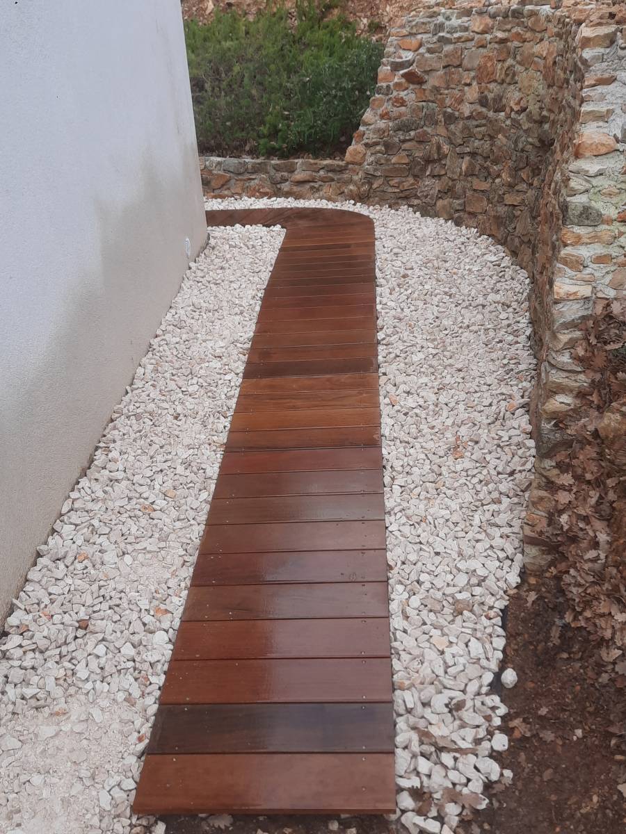 Passerelle en ipé sur lambourdes en bois exotique à St Maximin La Ste Baume