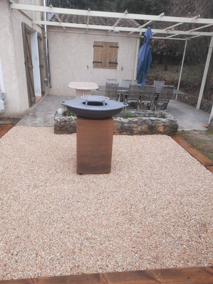 Un joli aménagement avec agranissemnt de la terrase par stabilisation de sol dans le var