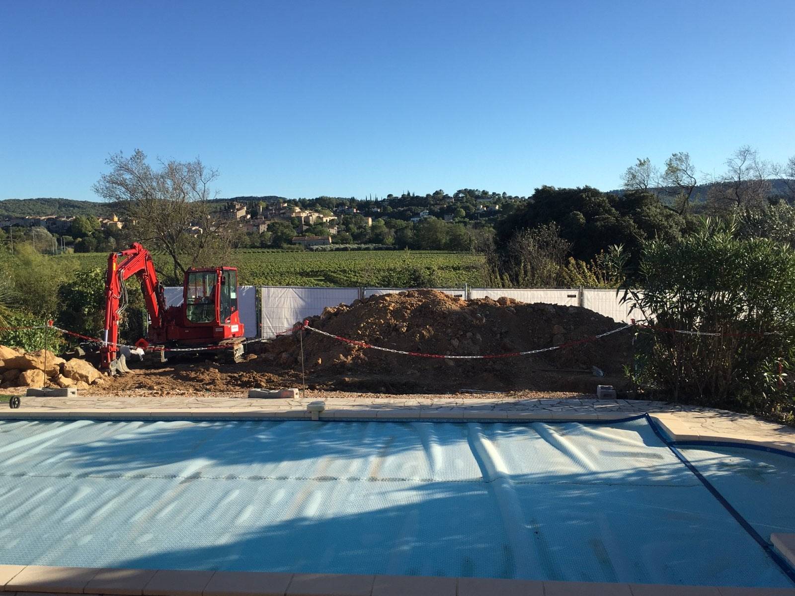Terrassement après démontage du jardin à Carces