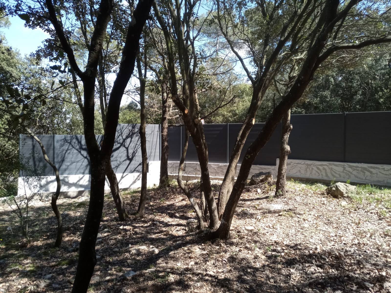 Le plastique recyclé en clôture pour un effet occultant à St maximin La Ste Baume