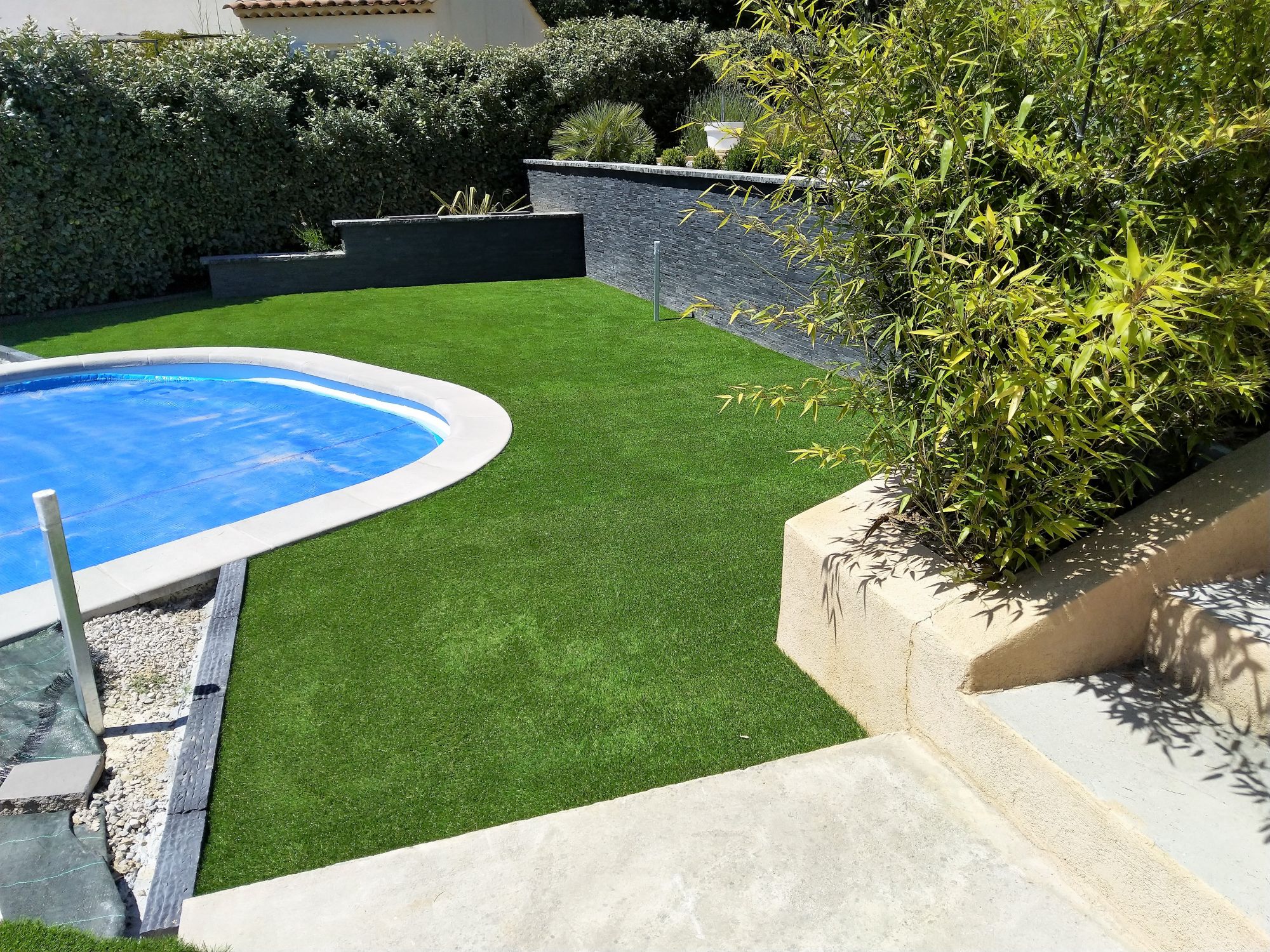 pelouse synthétique posée à Pourrières dans la Var