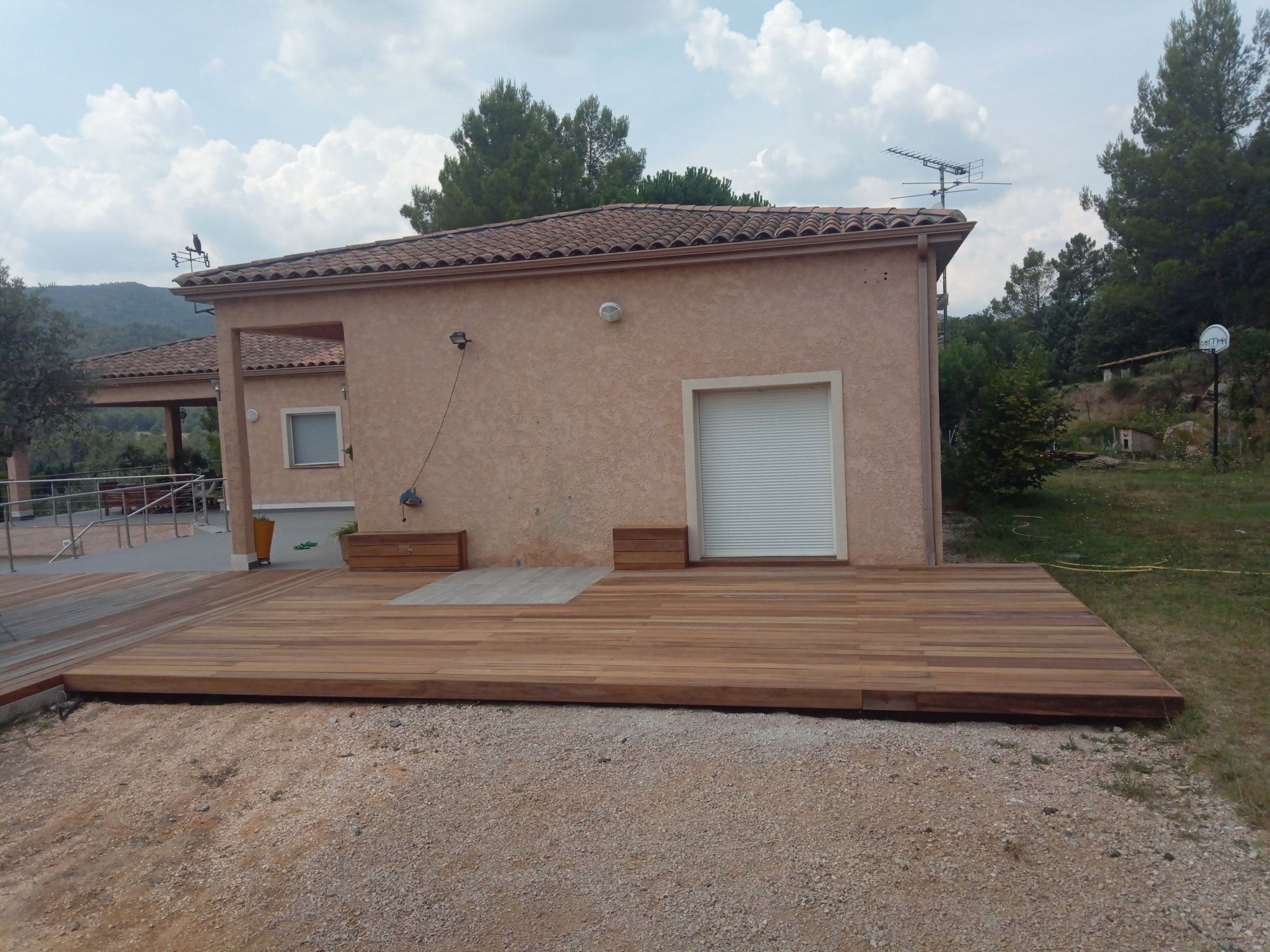Terrasse en teck dans le Var