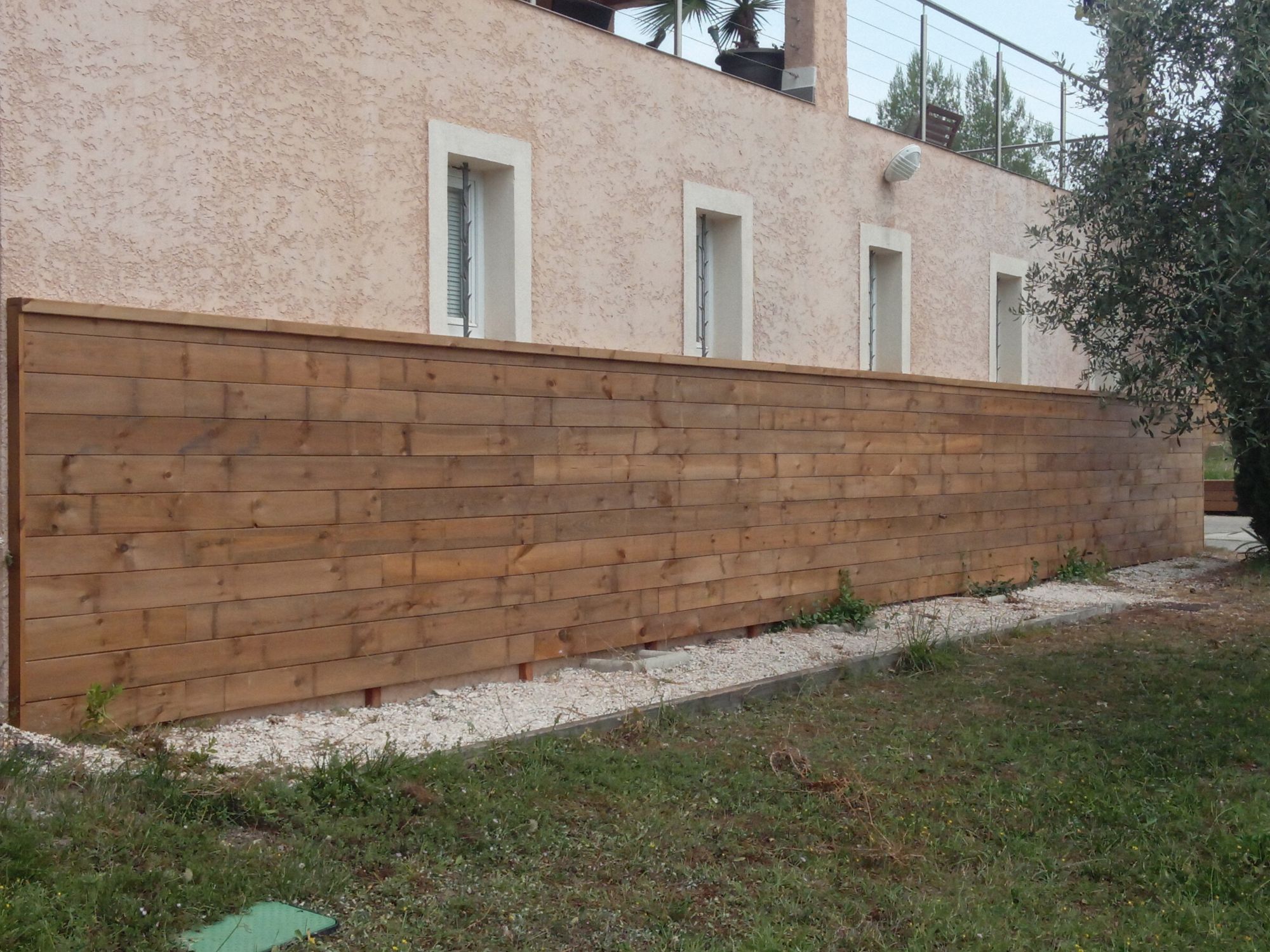 Bardage bois classe 4 rez de jardin dans le VAr