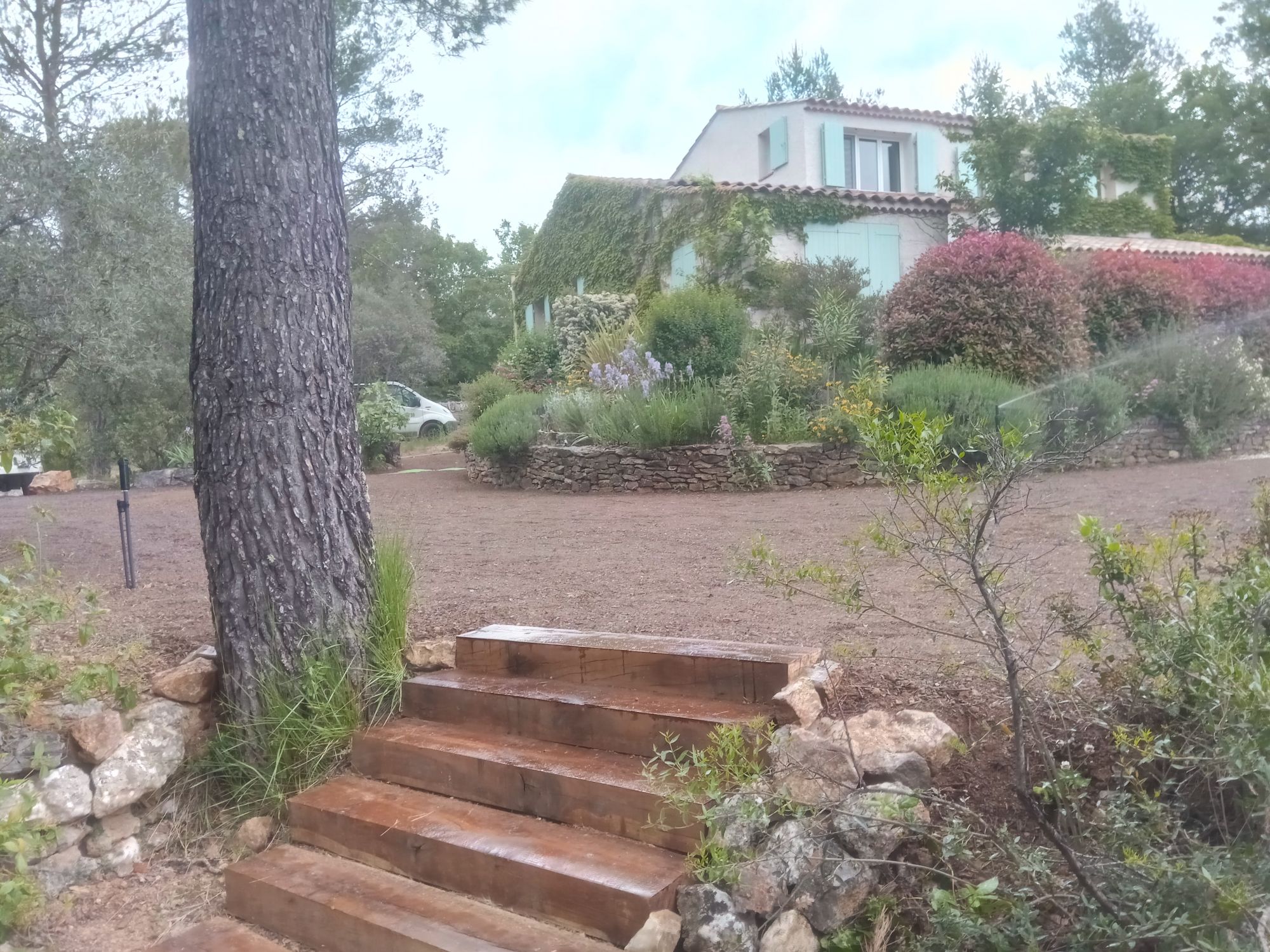 Escalier en traverses paysagères à Saint Maximin