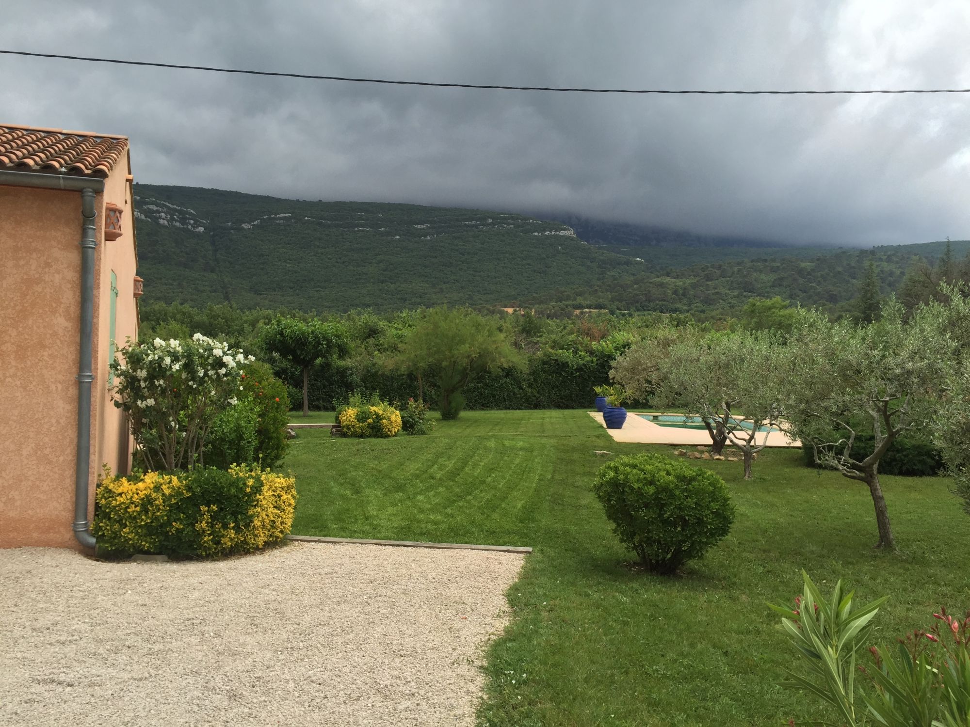 Tonte régulière dans le var