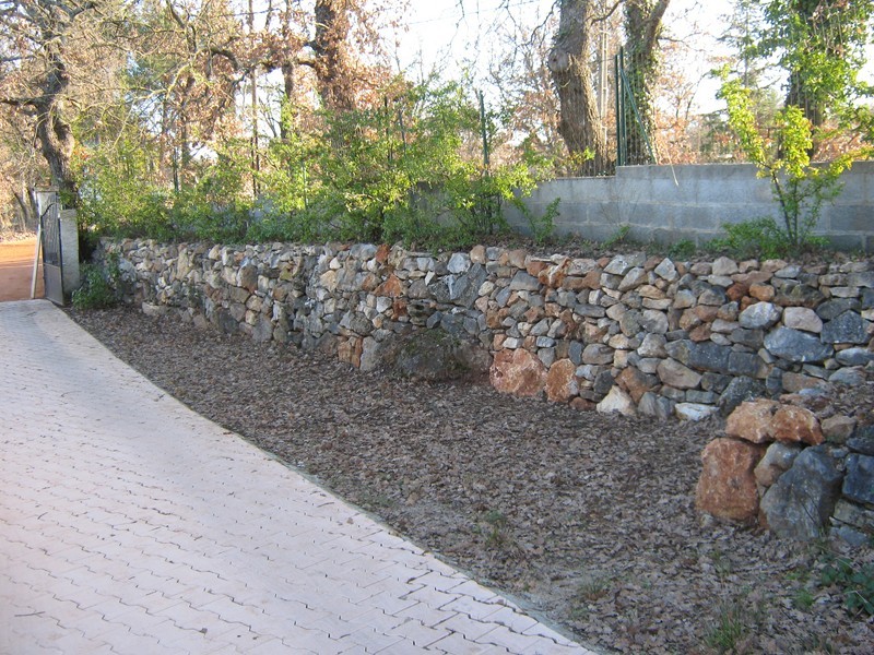 Refection d'une restanque a saint maximin