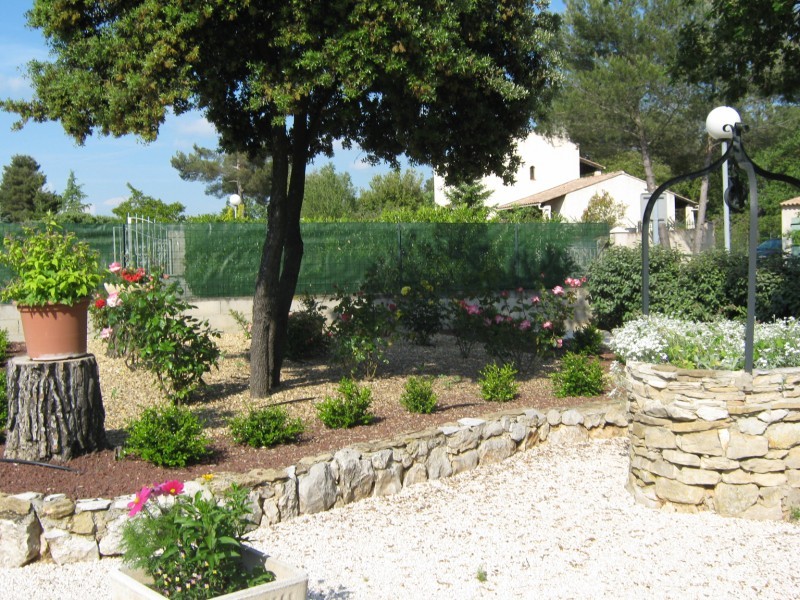 Création d'une platebande avec des rosiers et des buis