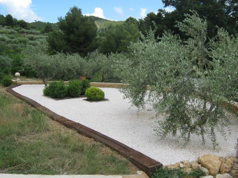Un espace minérale lecture ou méditation dans le var