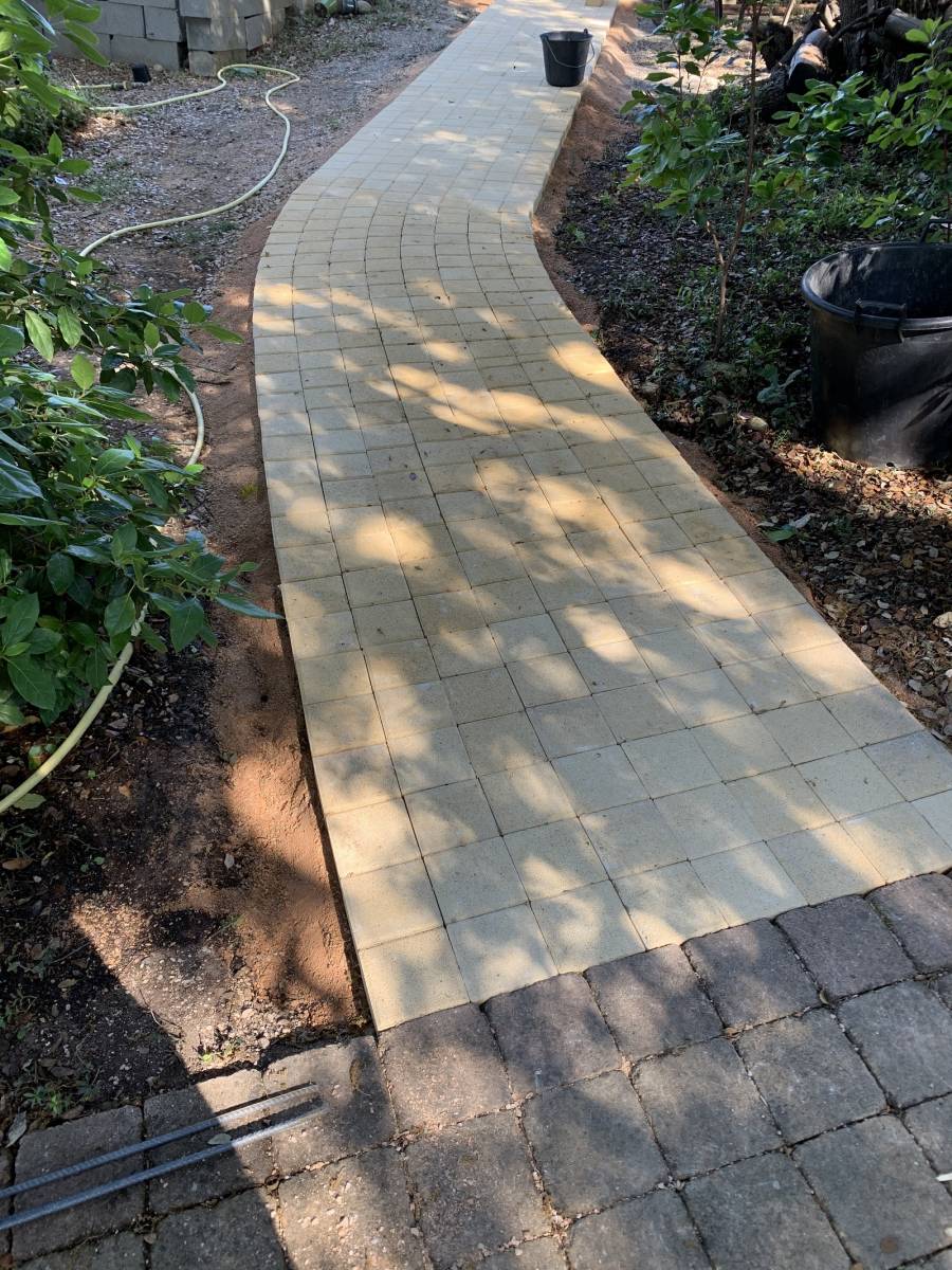 Allée carrosable en pavé carré à Saint Maximin La ste Baume