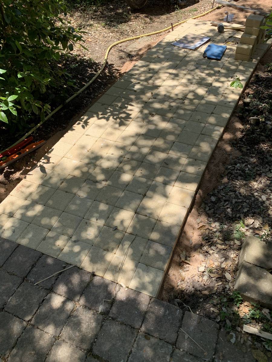 Création d'allé carrosable avec des pavés