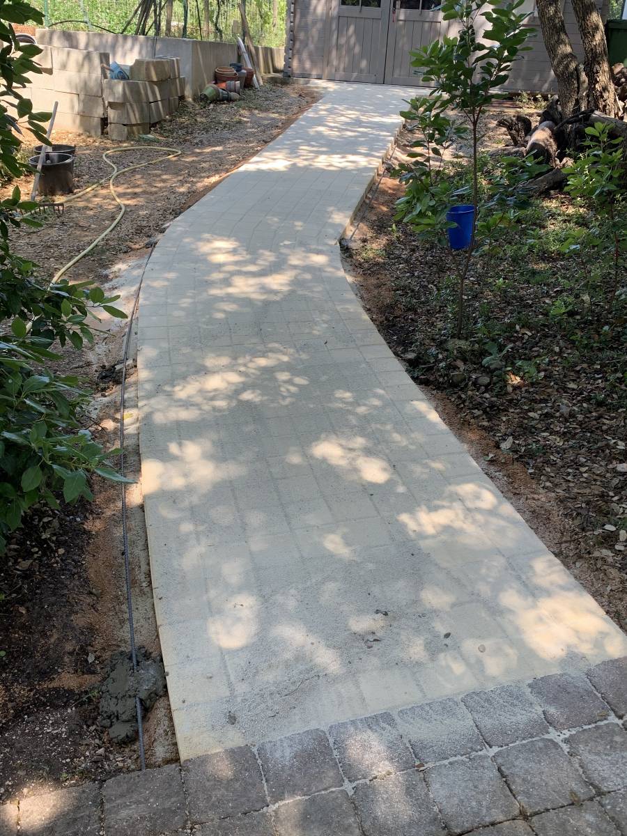 Réalisation d'une allée carrossable avec une courbe à St Maximin