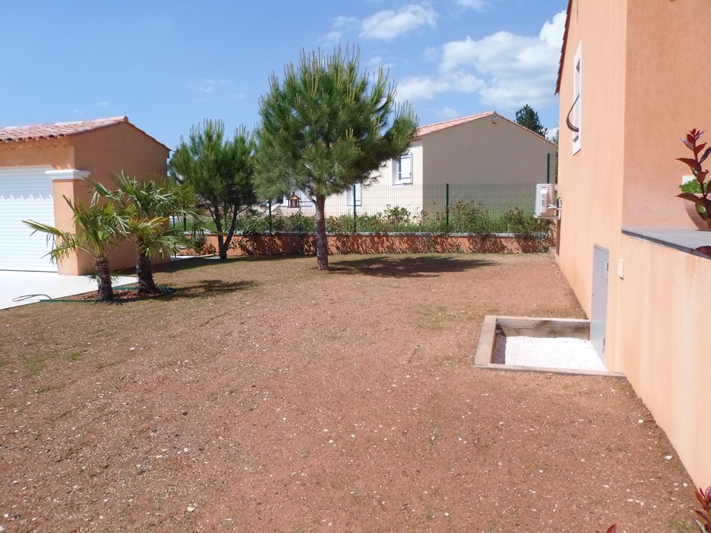 Création d'un jardin moderne pour une villa près de Brignoles dans le Var