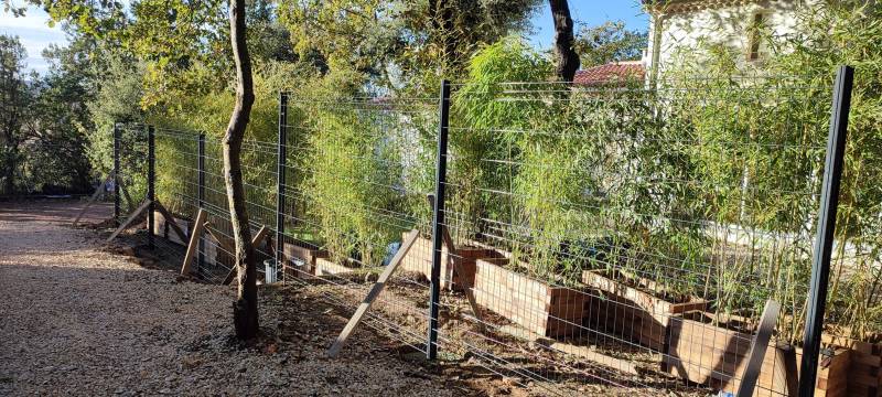 Installation d'une clôture grille rigide à St Maximin dans le Var