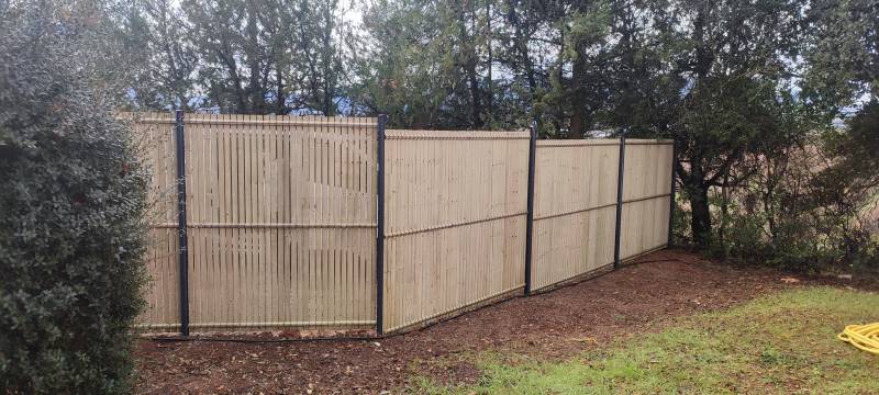 Clôture grille rigide avec brise vue à St Maximin La Ste Baume