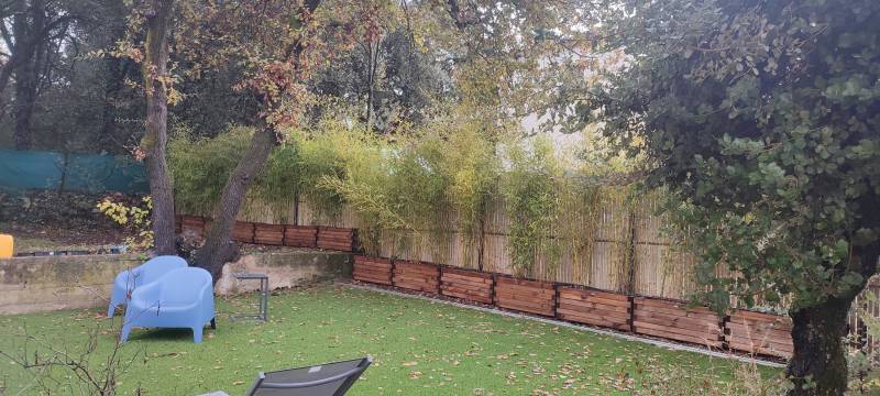 Cltore rigide avec brise vue en bois et bambous à St Maximin La sainte Baume