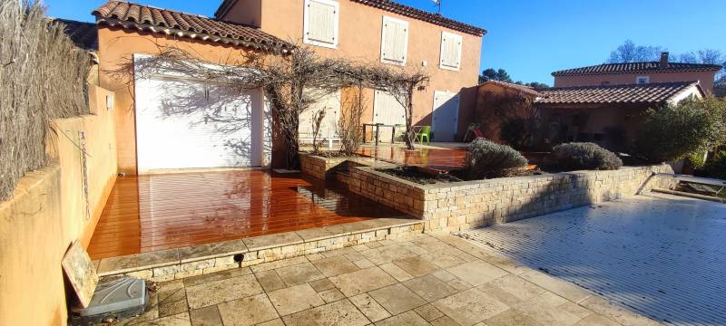 Terrasse en bois exotique à Pourcieux dans le Var