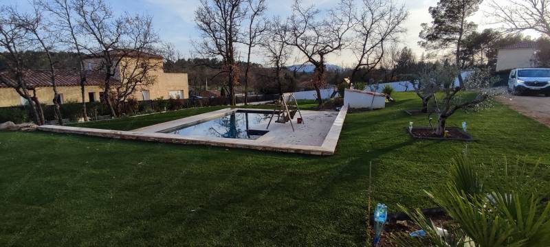 Plaquage d'un gazon typé méditerranéen à Saint Maximin la Sainte Baume