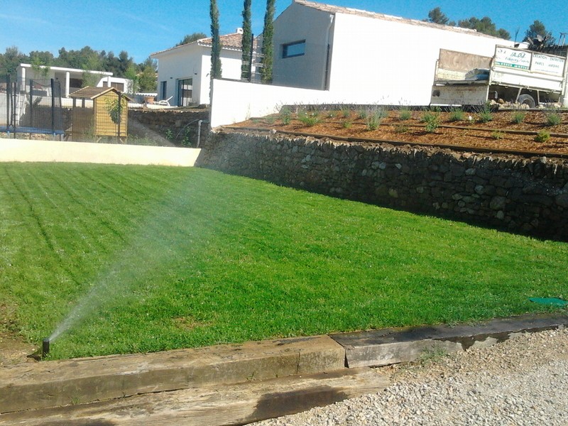 Arrosage gazon à pourrières dans le var