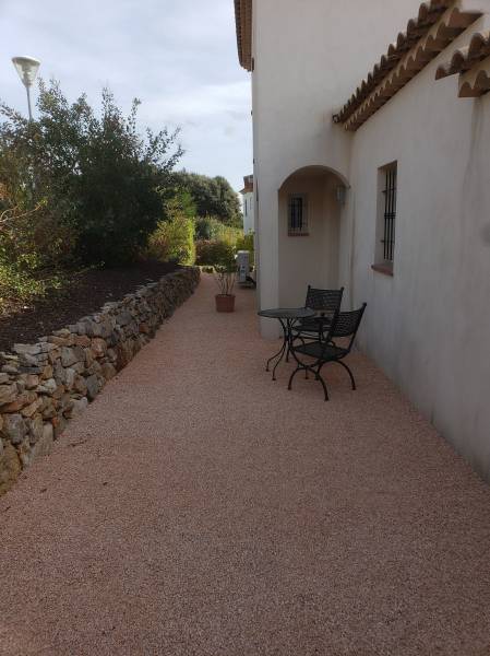 Finition stabilisation avec de gravier marbré rose à Pourrières