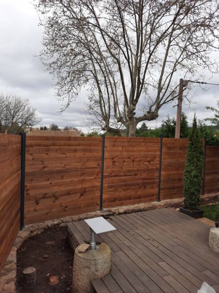 Palissade en bois avec terrasse dans le Var