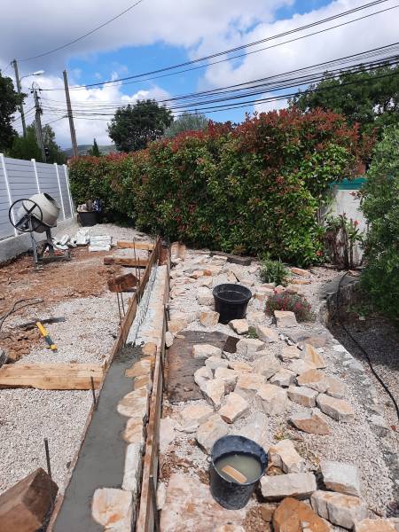 Création d'un muret en pierres bâties à Saint Maximin