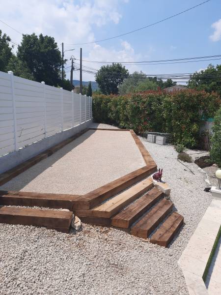 BEau terrain de pétanque dans le Var