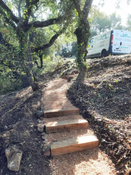 Un aménagement en esclier vers le City de Ponteves dans le Var