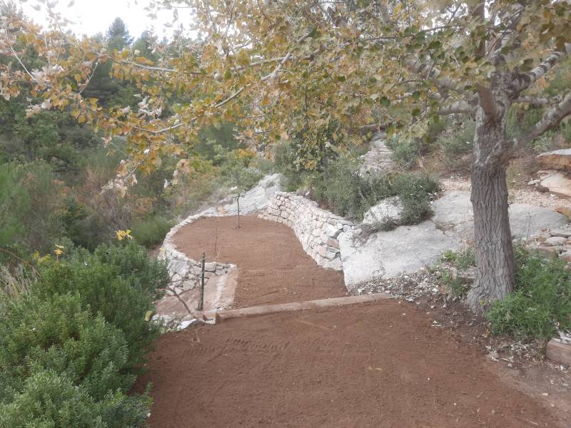 Joli restanque créer par JADE Espaces Verts à St Maximin dans le Var