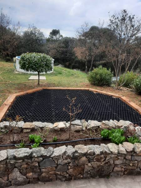 Stabilisation de sol avec dalle gravel grid pour brasero dans le Var
