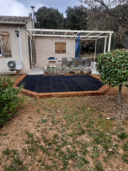 Nouveau espace à coté d'une terrase pour créer un espace convivial en plus dans le var