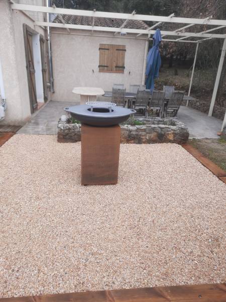 Un joli aménagement avec agranissemnt de la terrase par stabilisation de sol dans le var