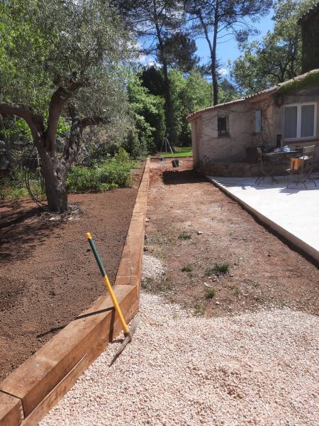 Réaménagement paysager avec traverses paysagères en chêne à St Maximin La Sainte Baume