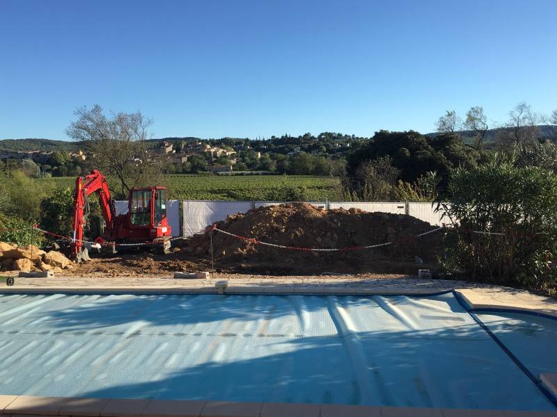 Terrassement après démontage du jardin à Carces