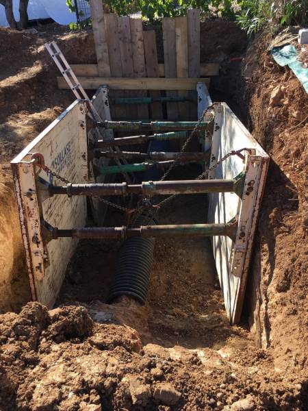 Gazoduc sous le jardin à Carces dans le Var