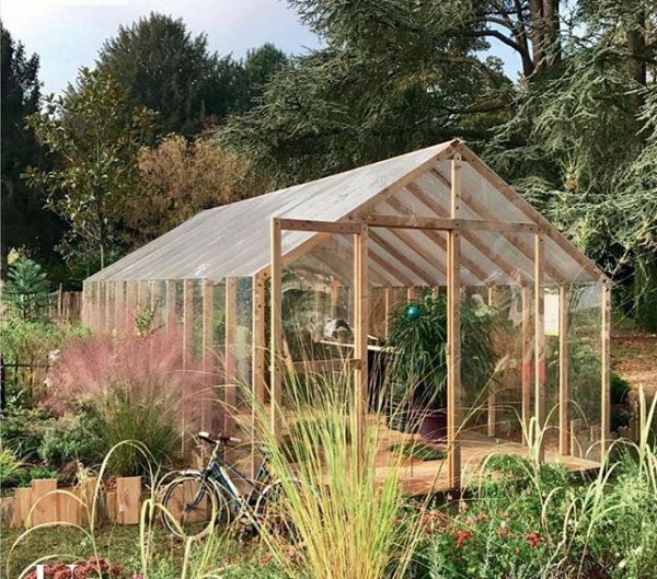 Serre en bois pour protéger les végétaux gélifs