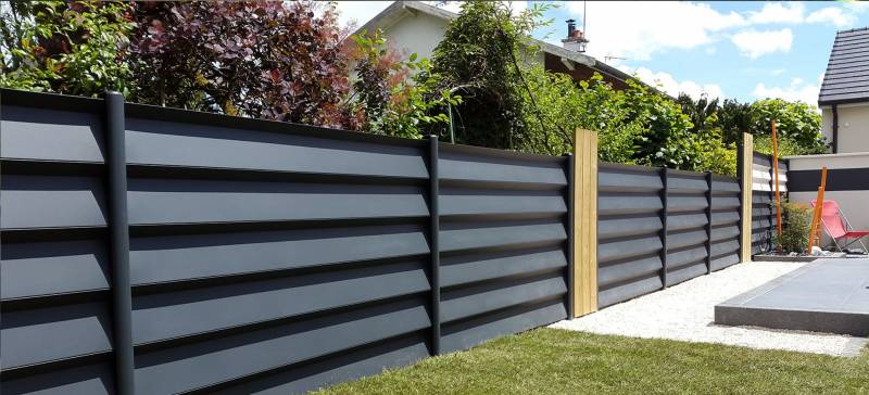 Palissade occultante avec des lames en Z dans le Var