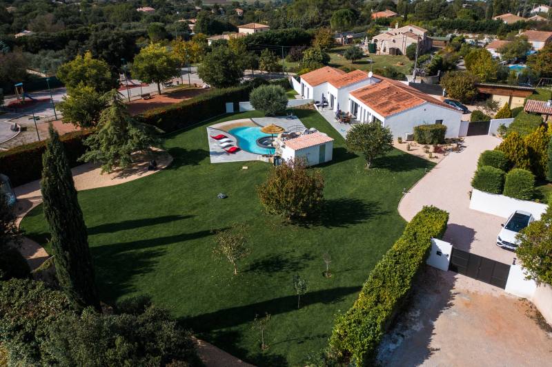 Jardin entiérement conçu et réalisé par JADE Espaces Verts