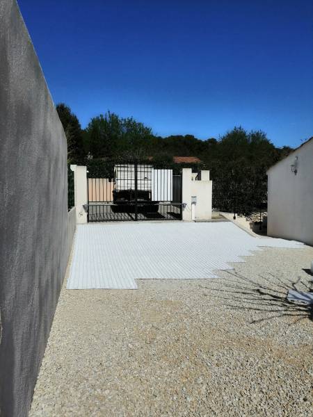 mise en place des dalles gravelgrid sur parling