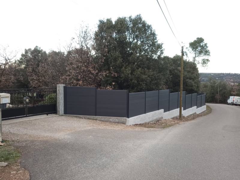 La clôture plastique recyclé dans le Var à Saint Maximin à La Sainte Baume