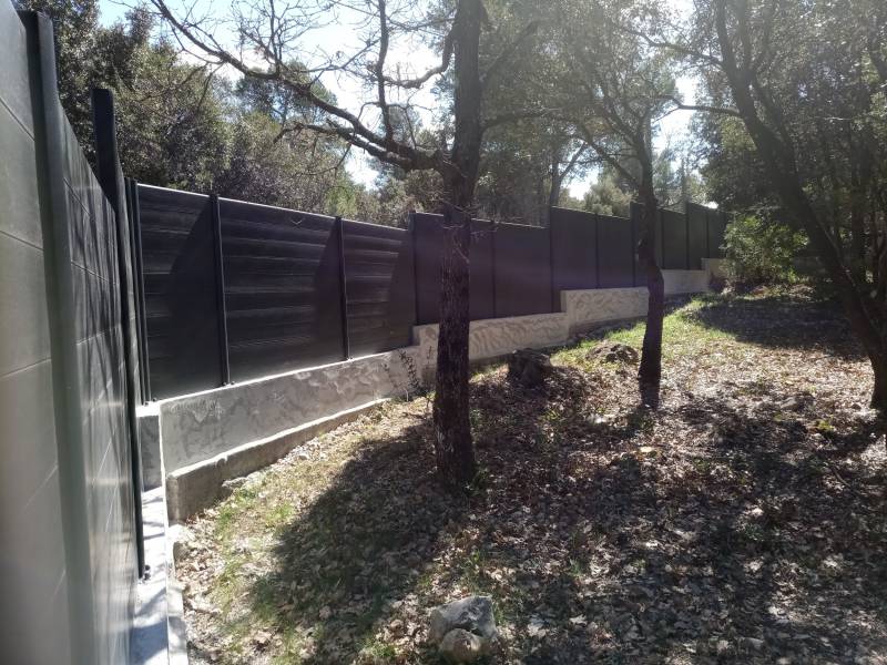 Clôture en plastique recyclé pour s'isoler des regards indiscrets dans le var