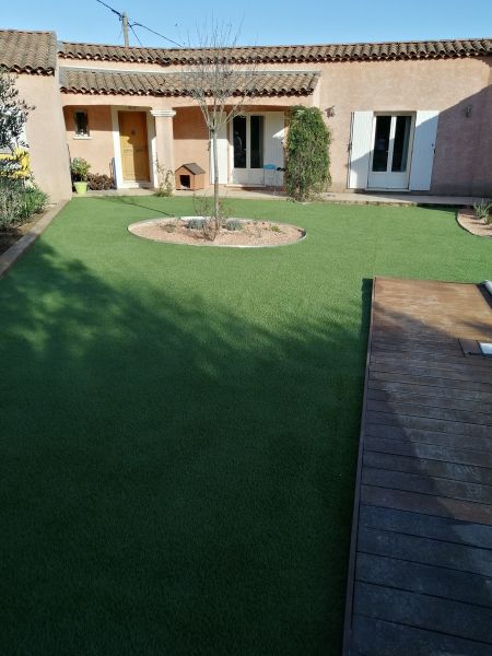 Prix pour pose de pelouse synthétique Saint Maximin var