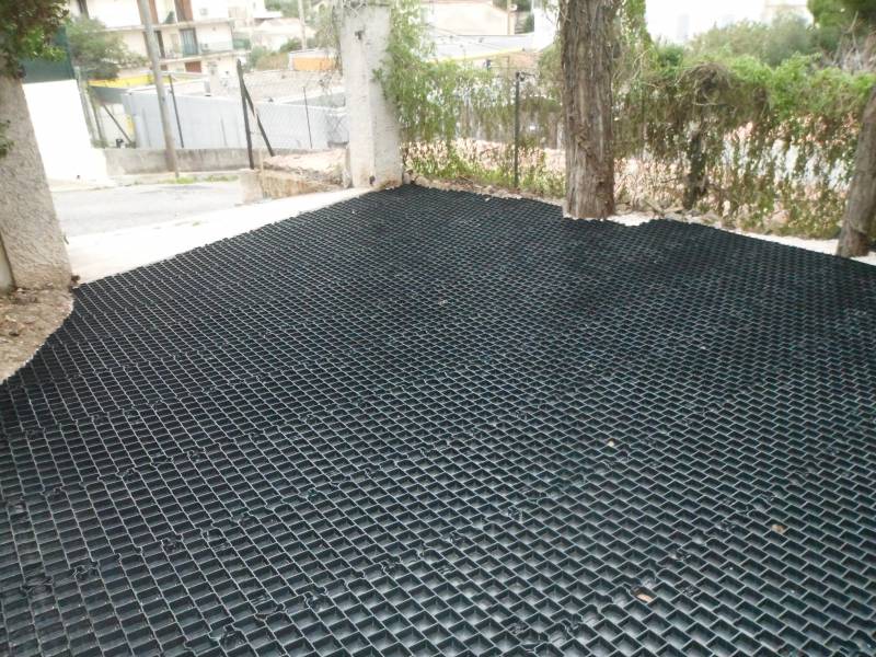 Parking stabilisé avec des dalles Gravelgrid à Marseille