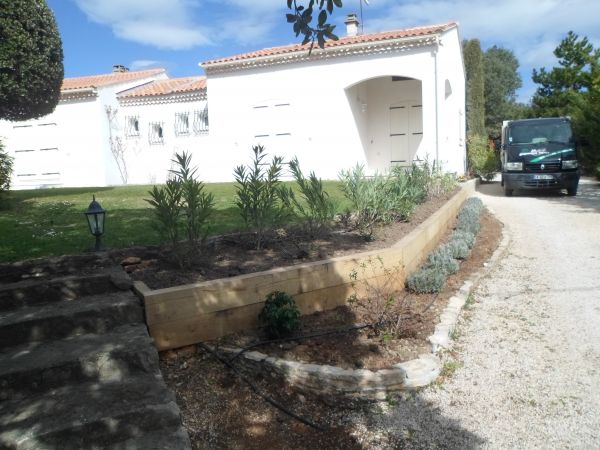 Jardinière paysagée a saint maximin dans le var