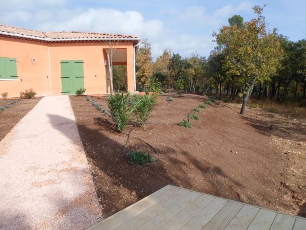 Jardin provençal à Nans les Pins dans le Var